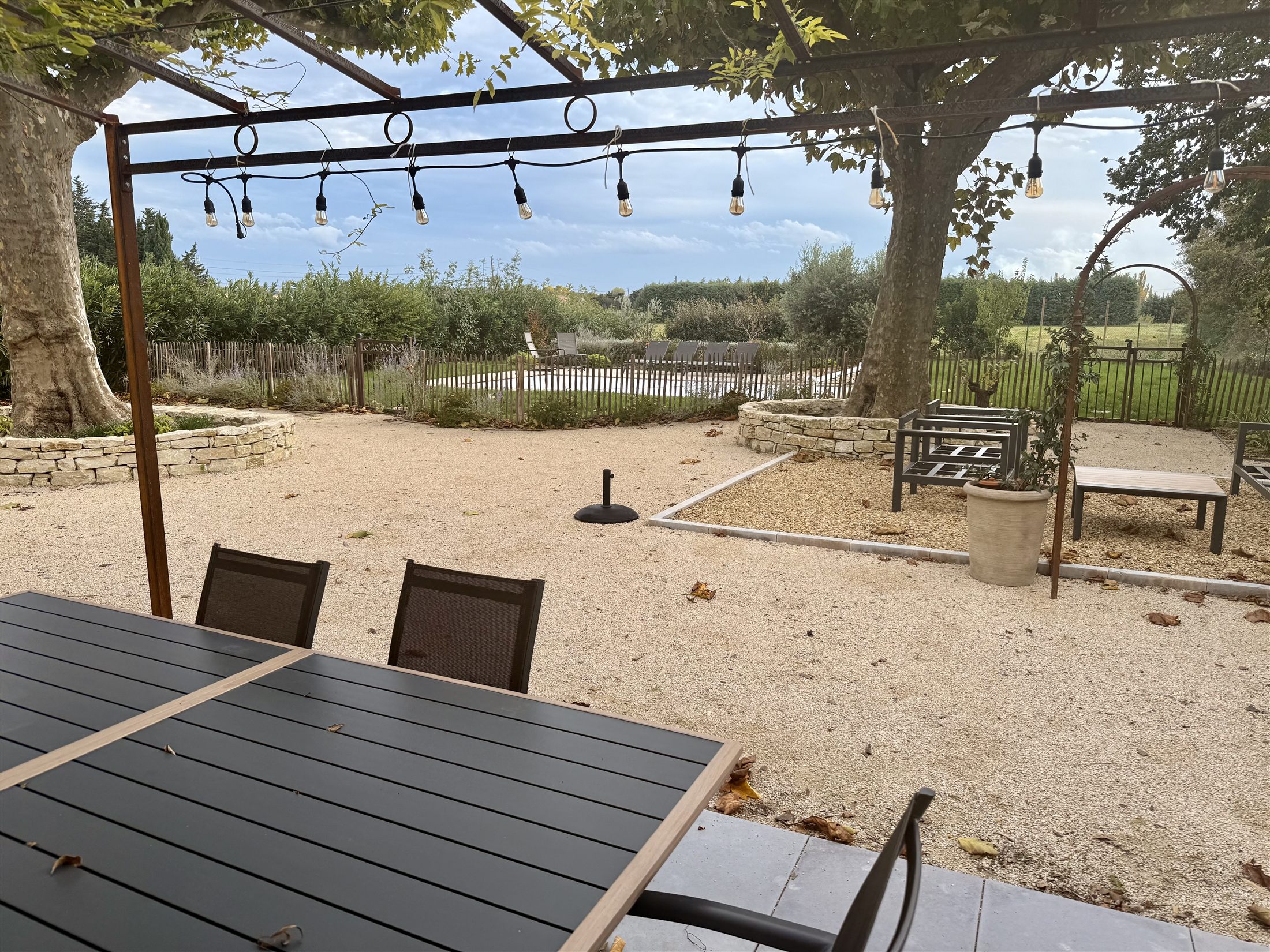 Terrasse et piscine du Mas des Mians